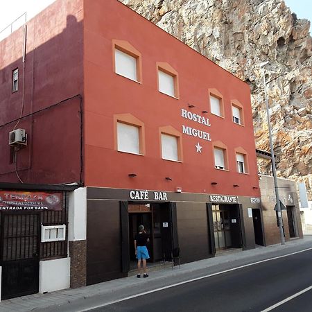 קלהונדה Hostal Miguel מראה חיצוני תמונה