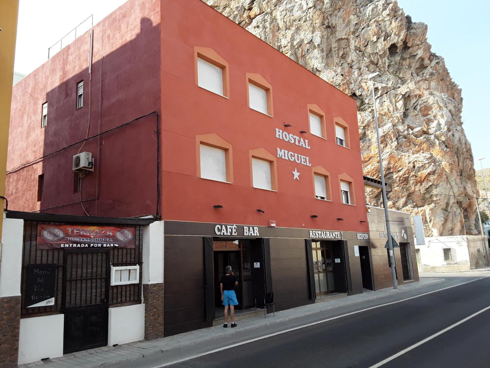 קלהונדה Hostal Miguel מראה חיצוני תמונה